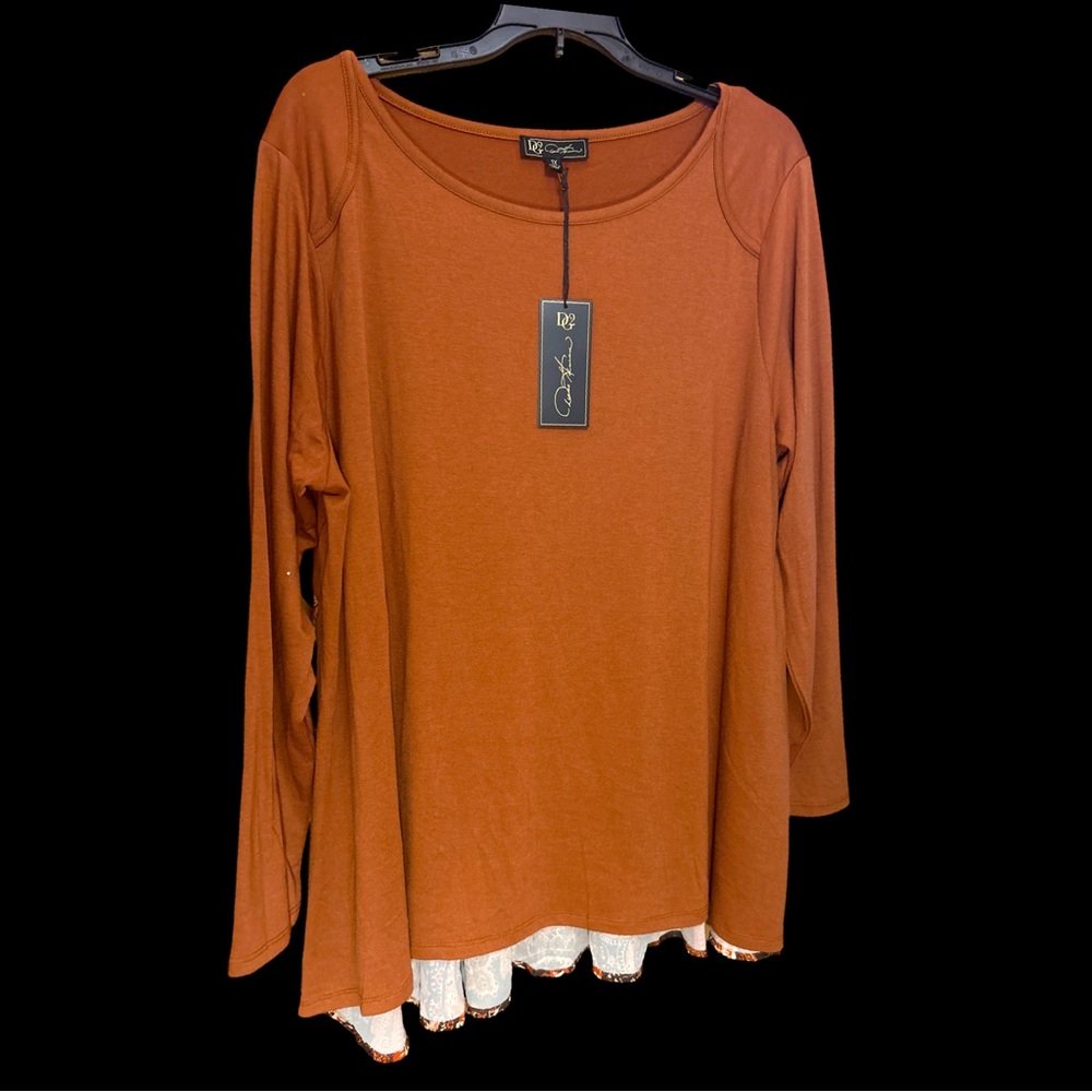DG 2 brand rust knit tunic with paisley detail in back. Size 1x